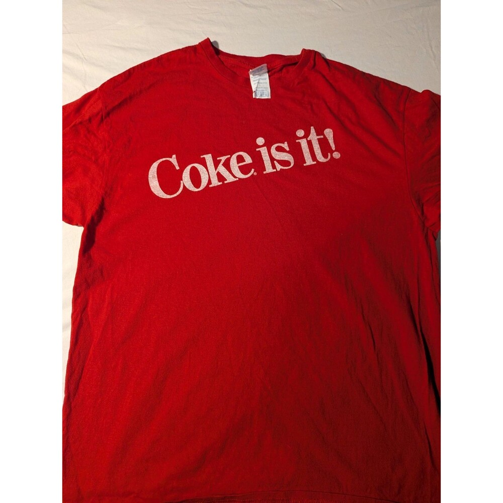 Vtg Coca-Cola "Coke Is It!" Red & White Soda T-Shirt Adult XL